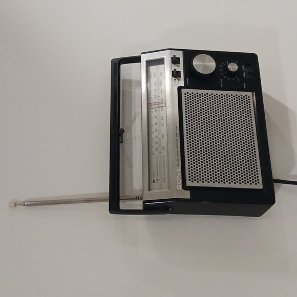 Vintage Sony FM Radio - Picture 3 of 3